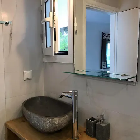 Limani Studio Apartment Lákka
